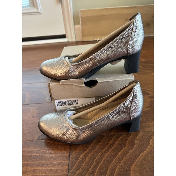 Clarks Women's Neiley Pearl Pewter Metallic Heels Leather NEW 5.5 M - Picture 2 of 9